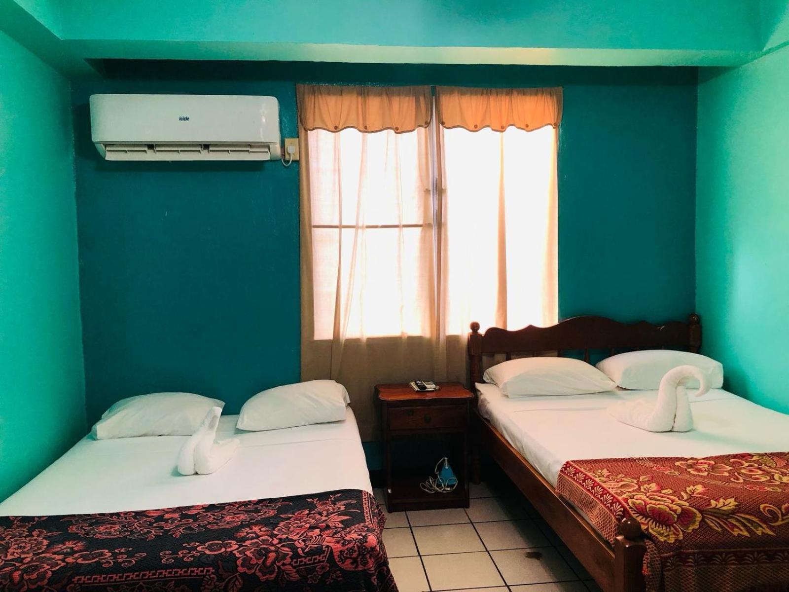 Chaleanor Hotel Dangriga Exterior photo