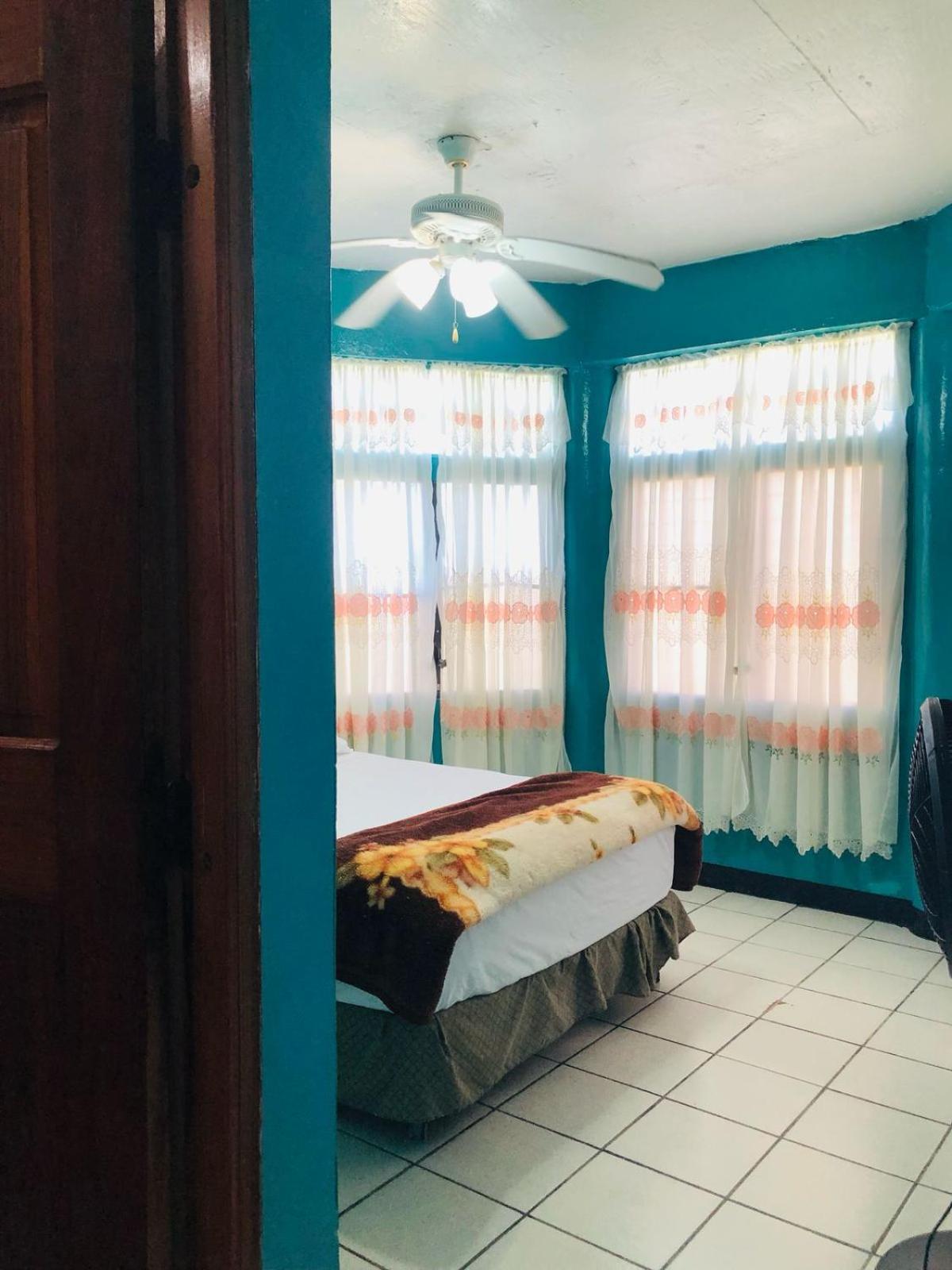 Chaleanor Hotel Dangriga Exterior photo