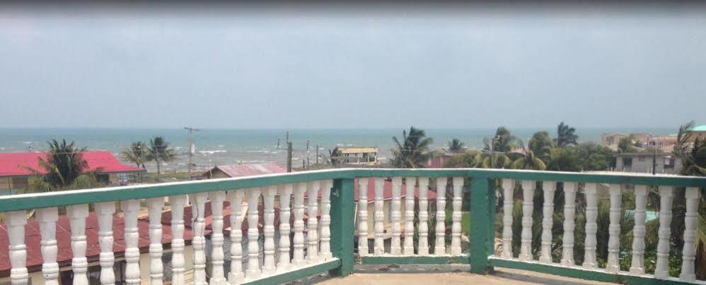 Chaleanor Hotel Dangriga Exterior photo